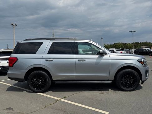 Used 2024 Ford Expedition XLT AWD/4WD image 2