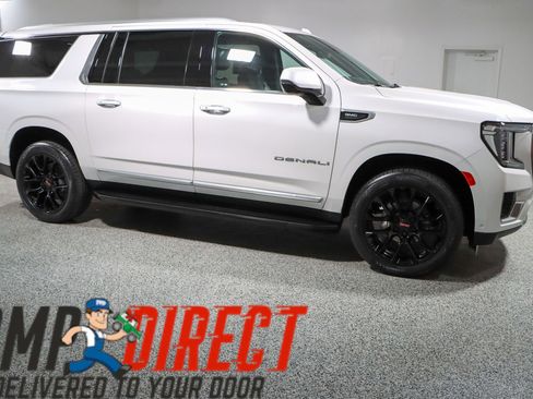 Used 2023 GMC Yukon XL Denali w/ Advanced Technology Package AWD/4WD image 6