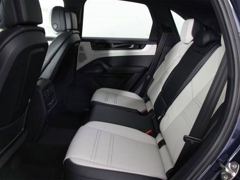 New 2026 Porsche Cayenne S image 17