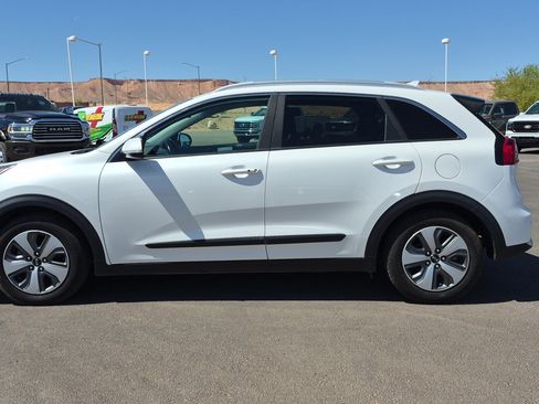 Used 2019 Kia Niro EX FWD image 6