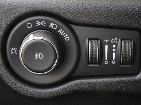 New 2026 Chrysler Pacifica Select FWD image 11
