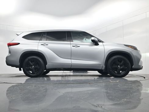 Used 2022 Toyota Highlander LE image 49