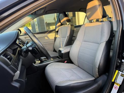 Used 2015 Toyota Camry SE FWD image 16