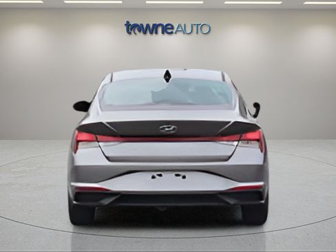 Used 2023 Hyundai Elantra SEL w/ Convenience Package FWD image 4