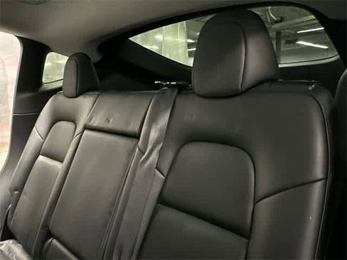 Used 2021 Tesla Model Y Long Range image 17