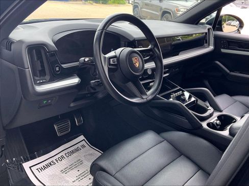 Used 2024 Porsche Cayenne S AWD/4WD image 4