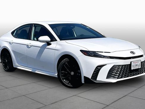 Used 2026 Toyota Camry SE FWD image 2