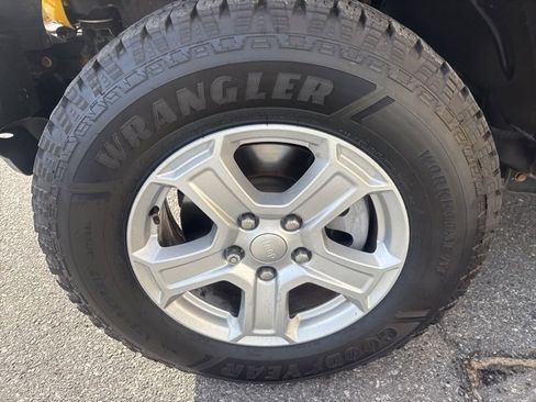 Used 2018 Jeep Wrangler Unlimited Sport S image 19