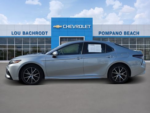 Used 2024 Toyota Camry SE FWD image 4