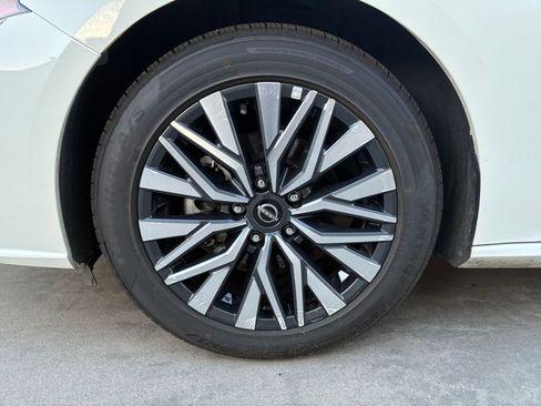 Used 2025 Nissan Altima 2.5 SV FWD image 31