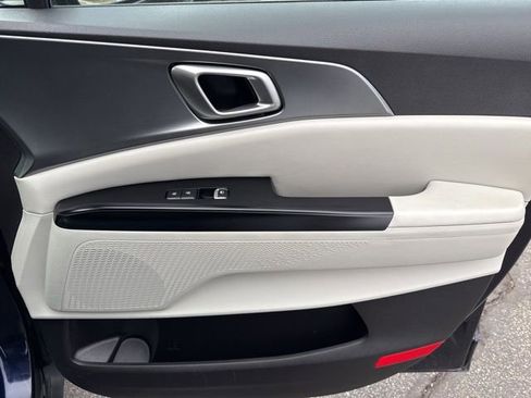 Used 2024 Kia Carnival LX FWD image 44