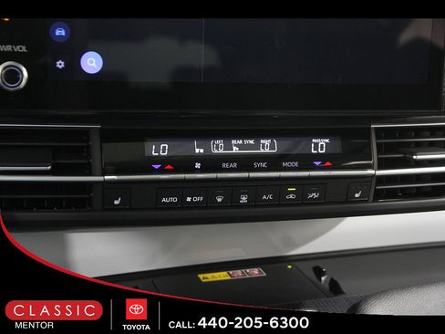 Used 2026 Toyota Sienna XLE FWD image 14