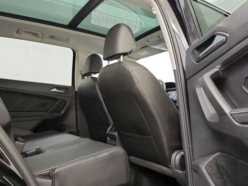 Used 2022 Volkswagen Tiguan SE w/ Panoramic Sunroof Package FWD image 30
