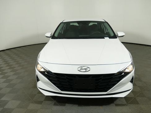 Used 2022 Hyundai Elantra SE FWD image 8
