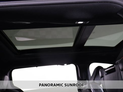 Used 2020 Chrysler Pacifica Limited image 3