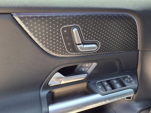 Used 2025 Mercedes-Benz GLA 250 image 13