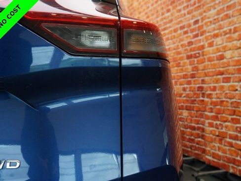 Used 2023 Nissan Rogue SV image 80
