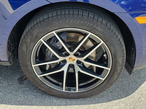 Certified 2023 Porsche Macan AWD/4WD image 13