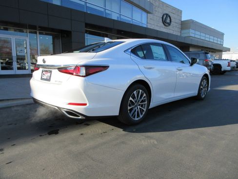 New 2025 Lexus ES 350 image 9