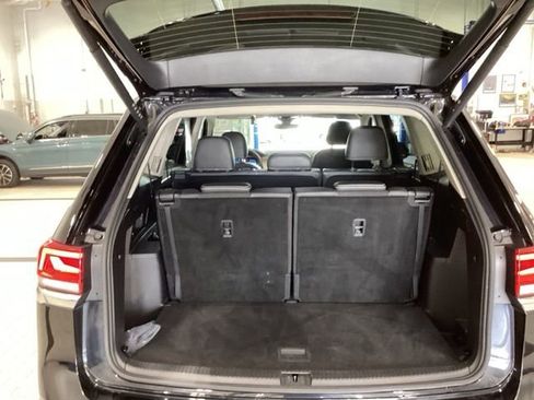 Used 2025 Volkswagen Atlas SE AWD/4WD image 16