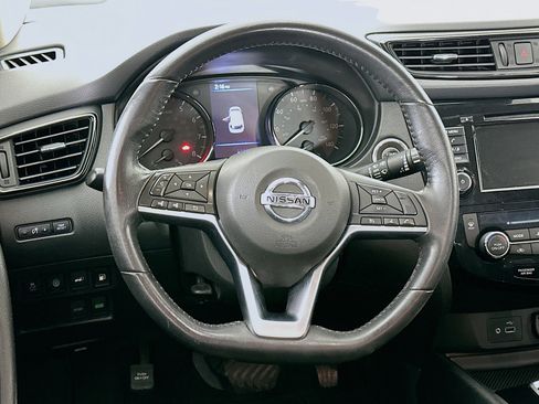 Used 2019 Nissan Rogue SV FWD image 18