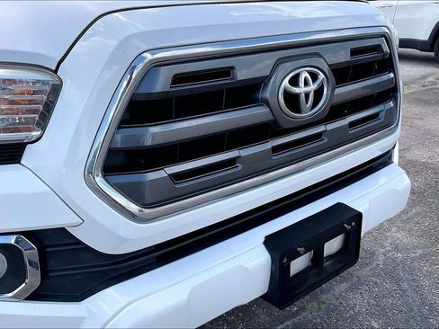 Used 2016 Toyota Tacoma Limited w/ Towing Package RWD image 33