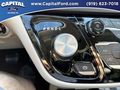 Used 2024 Chrysler Pacifica Touring-L image 29