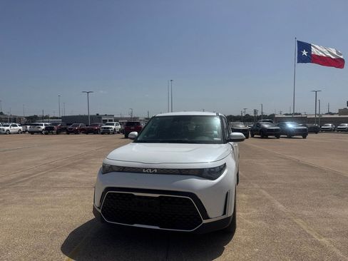 Used 2024 Kia Soul LX FWD image 6