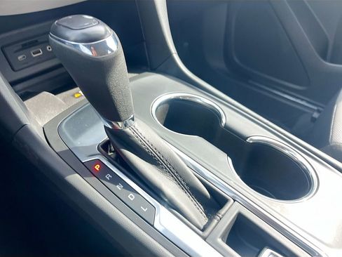 Used 2020 Chevrolet Equinox Premier image 16