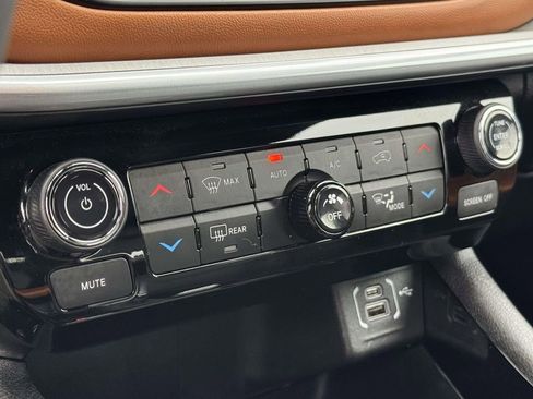 Used 2025 Jeep Compass Limited AWD/4WD image 19