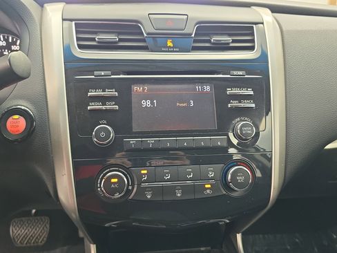 Used 2014 Nissan Altima 2.5 S w/ Sport Value Package FWD image 19
