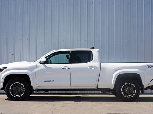 Used 2024 Toyota Tacoma TRD Sport w/ TRD Sport Premium Package image 9