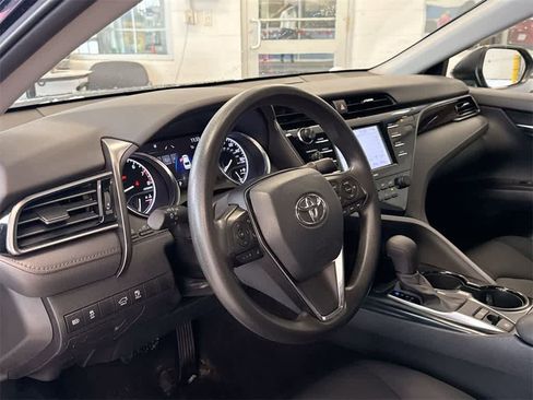 Used 2020 Toyota Camry LE image 10