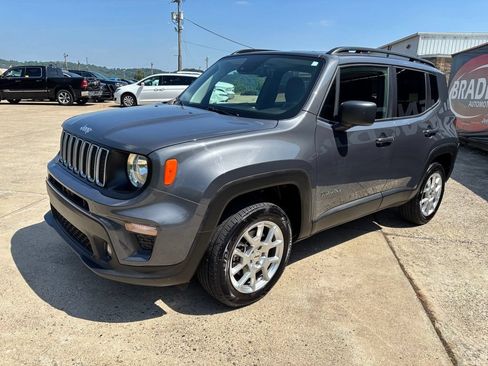 Used 2022 Jeep Renegade Latitude w/ Convenience Group AWD/4WD image 3