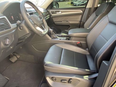 Used 2023 Volkswagen Atlas SE w/ Panoramic Sunroof Package FWD image 19