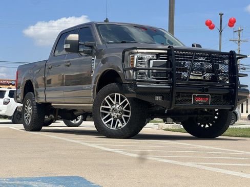 Used 2019 Ford F250 Lariat w/ Lariat Ultimate Package AWD/4WD image 3