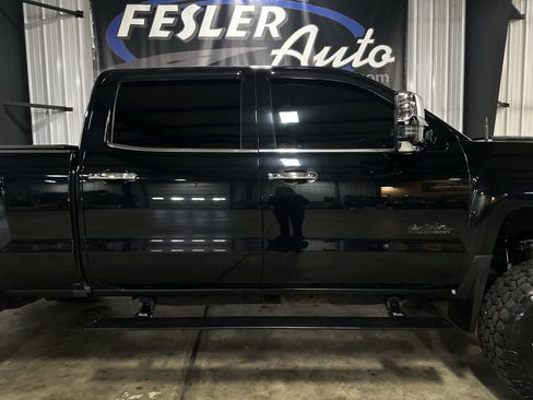 Used 2019 Chevrolet Silverado 2500 High Country w/ Duramax Plus Package image 4