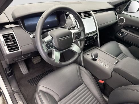 Certified 2025 Land Rover Discovery S image 9