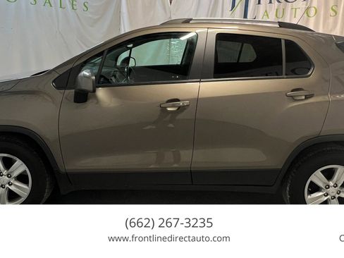 Used 2022 Chevrolet Trax LT w/ LT Convenience Package image 4