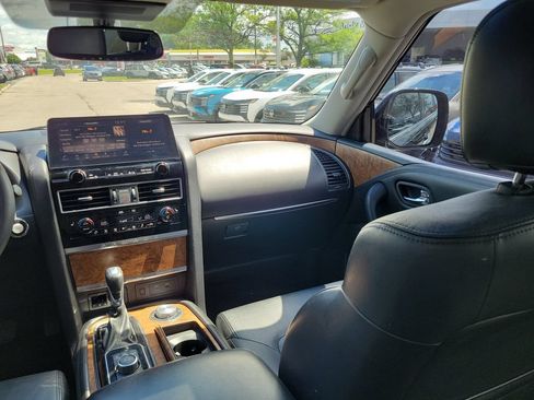 Used 2022 Nissan Armada SL w/ Captain's Chairs Package AWD/4WD image 8