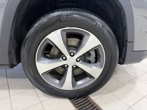 Used 2021 Jeep Cherokee Limited AWD/4WD image 27