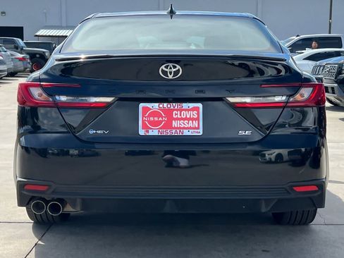 Used 2025 Toyota Camry SE image 8