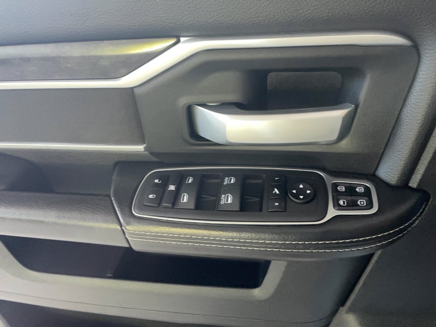 Used 2024 RAM 2500 Big Horn w/ Night Edition AWD/4WD image 18