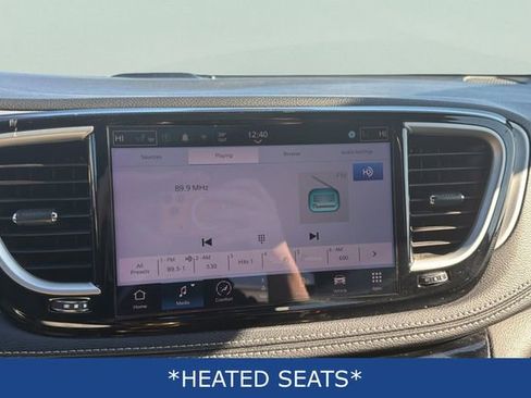 Used 2024 Chrysler Pacifica Select image 11