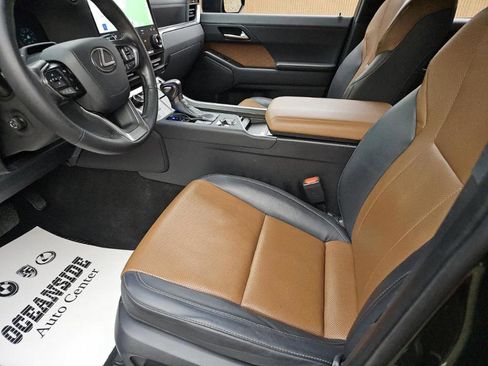 Used 2024 Lexus GX 550 w/ Cold Area Package image 4