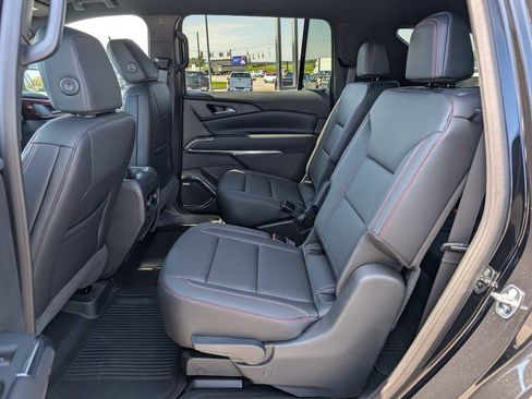 New 2026 Chevrolet Traverse Z71 w/ Enhanced Driving Package AWD/4WD image 18