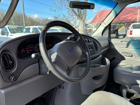 Used 2004 Ford E-350 and Econoline 350 Super Duty image 13