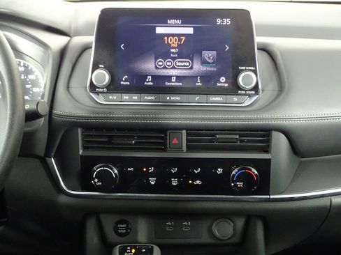 Used 2024 Nissan Rogue S image 29