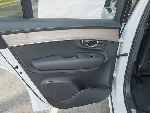 New 2025 Volvo XC90 T8 Plus w/ Protection Package Premier image 16