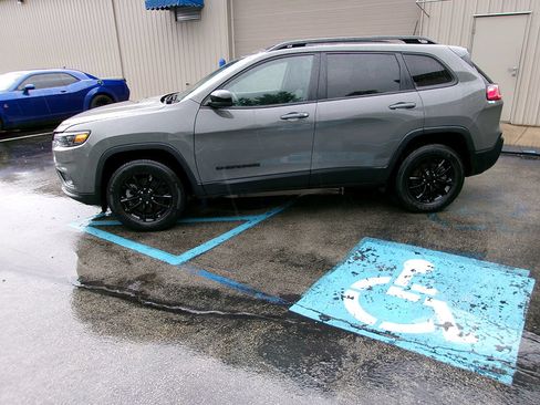Used 2023 Jeep Cherokee Altitude Lux w/ Lux Elite Package AWD/4WD image 5